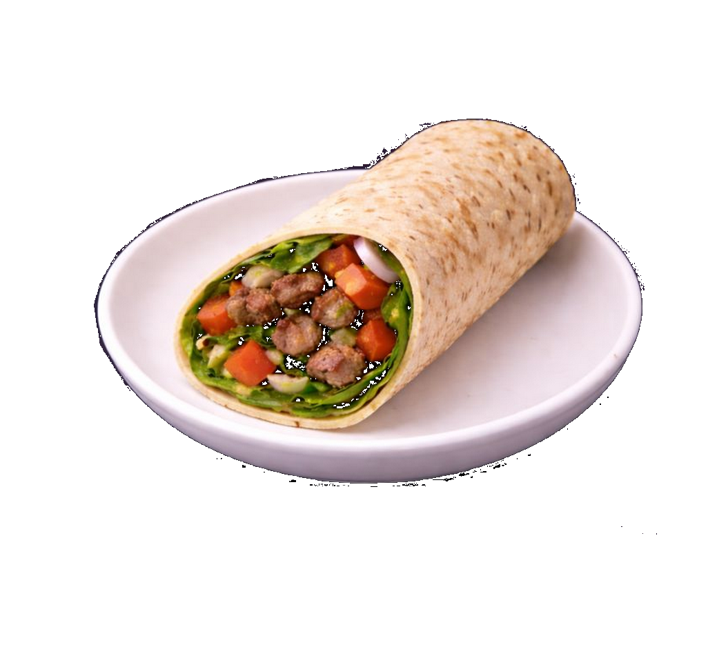 Wrap con carne, hojas verdes y tomate.